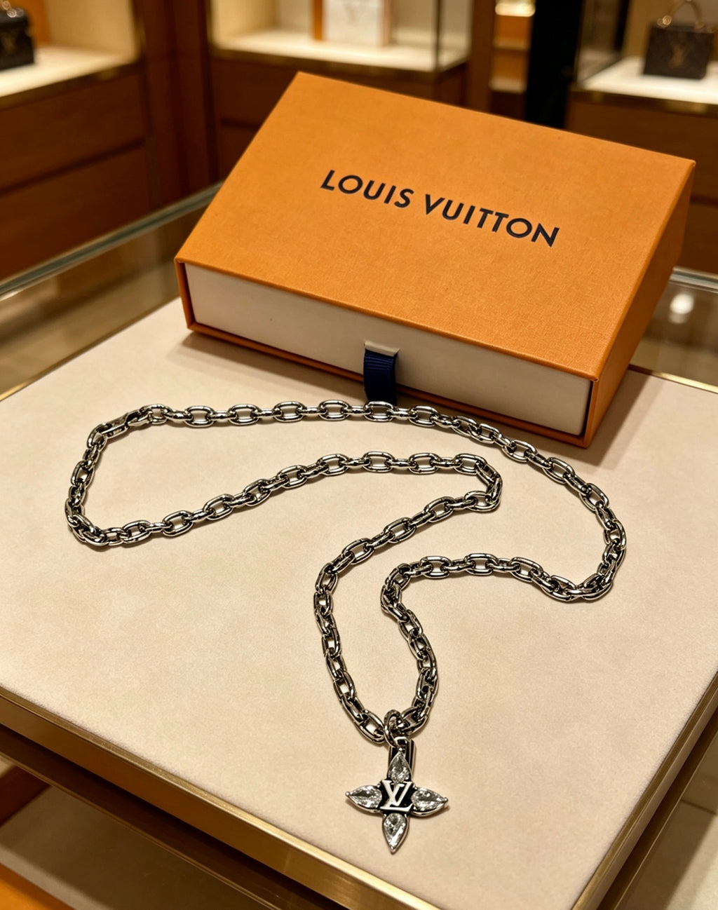 Louis Vuitton Silver-Tone Antiqued Chain Necklace - album image 7