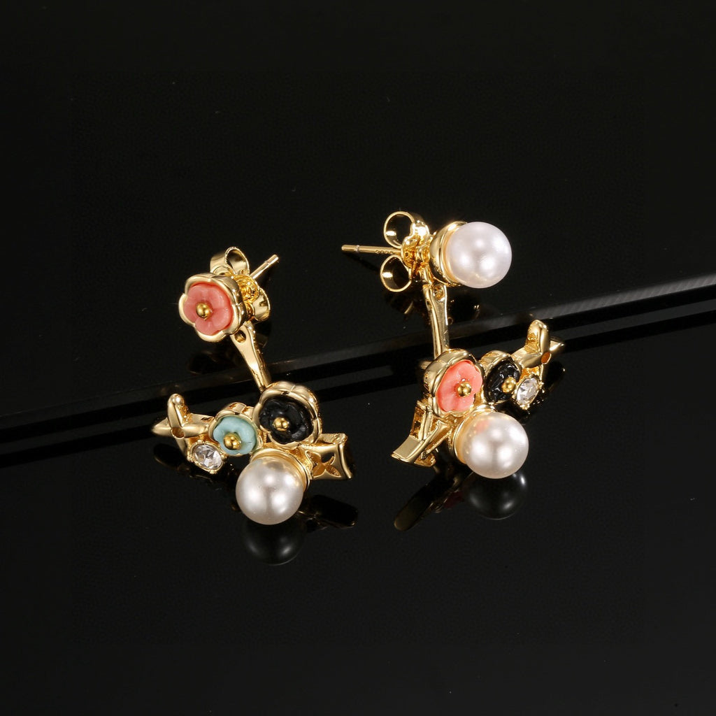 Louis Vuitton Asymmetric Clover Flower Stud Earrings - album image 4
