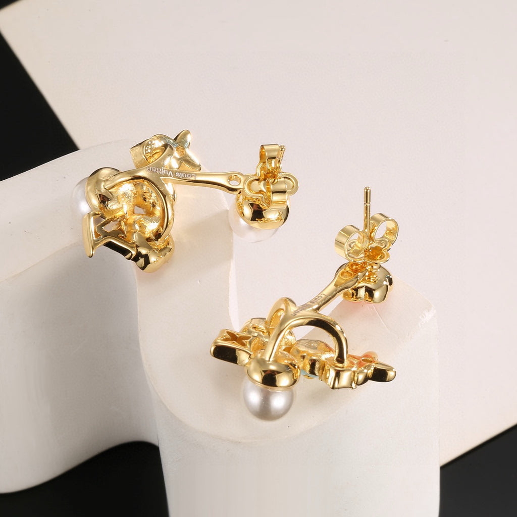 Louis Vuitton Asymmetric Clover Flower Stud Earrings - album image 7