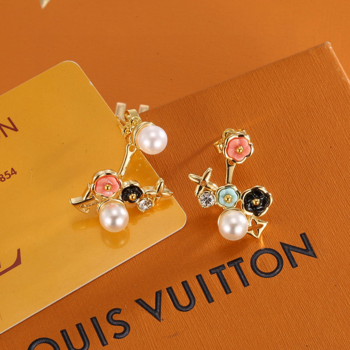 Louis Vuitton Asymmetric Clover Flower Stud Earrings - album image 1