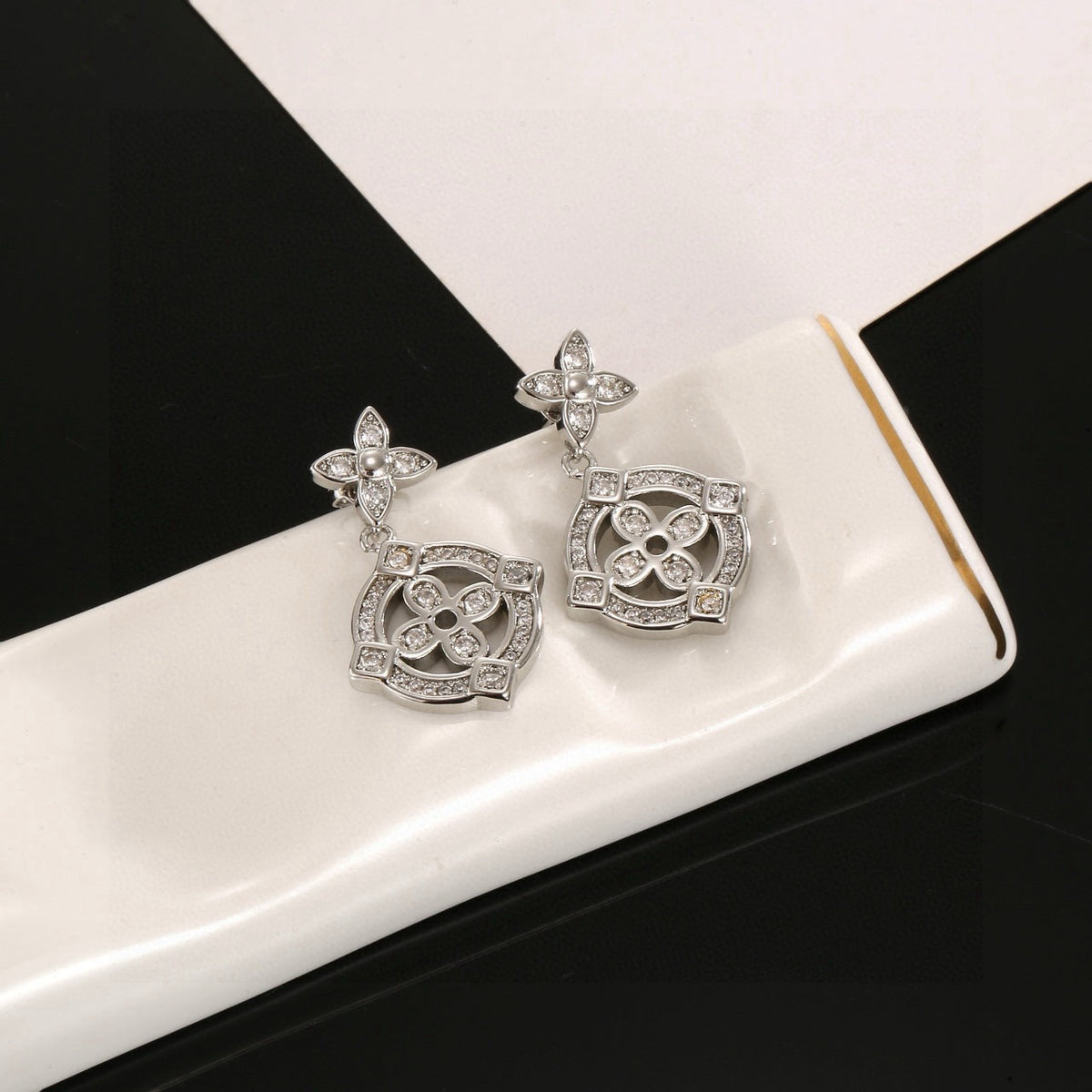 Louis Vuitton Iconic Flower Monogram Earrings - album image 6