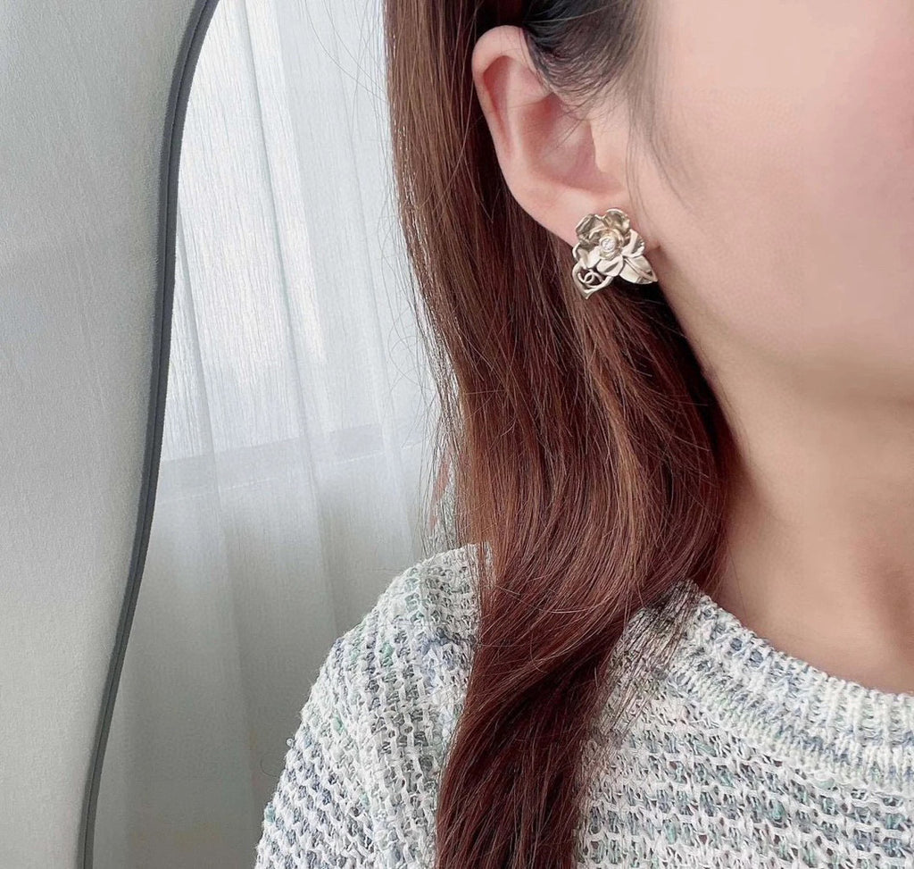 Chanel Interlocking C Camellia Resin Gold-Tone Stud Earrings - album image 6