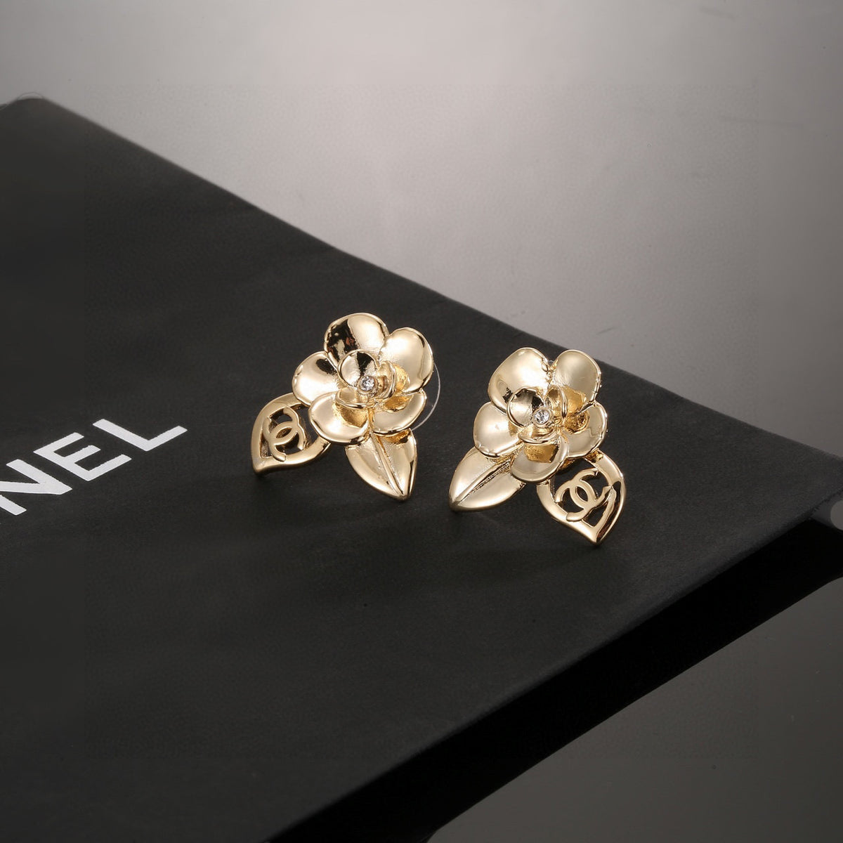 Chanel Interlocking C Camellia Resin Gold-Tone Stud Earrings - album image 3