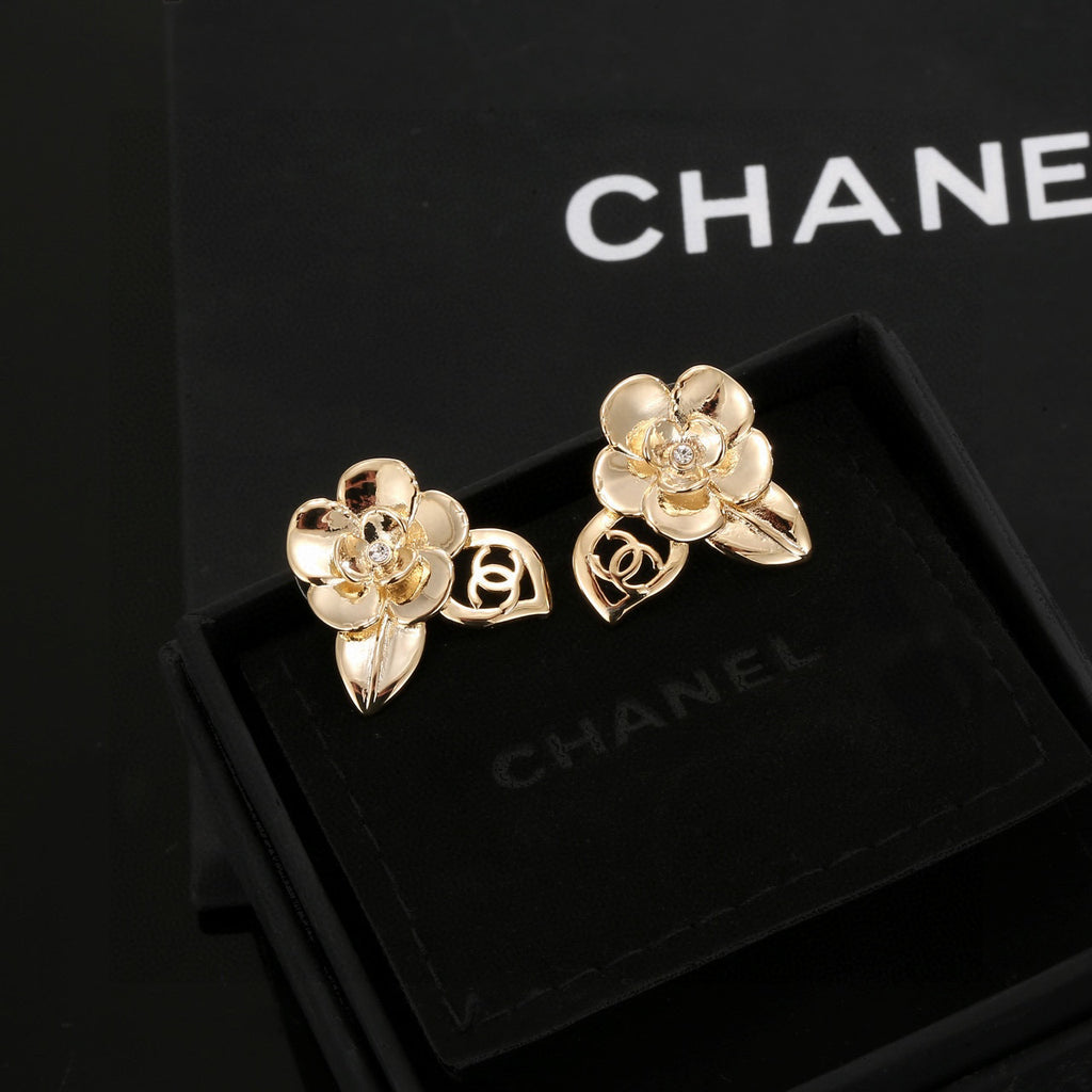 Chanel Interlocking C Camellia Resin Gold-Tone Stud Earrings - album image 2