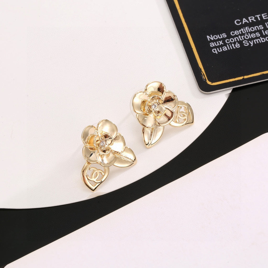 Chanel Interlocking C Camellia Resin Gold-Tone Stud Earrings - album image 7