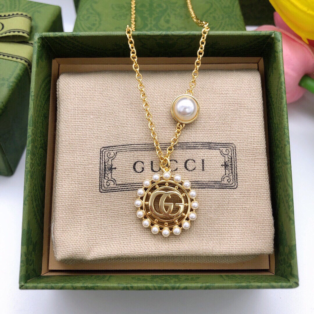 Gucci Interlocking G Pearl Circular Necklace - album image 3