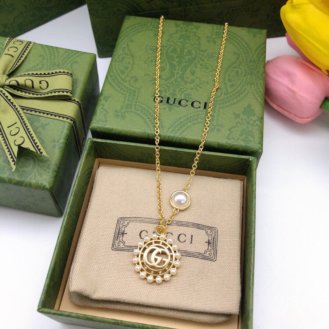 Gucci Interlocking G Pearl Circular Necklace - album image 2