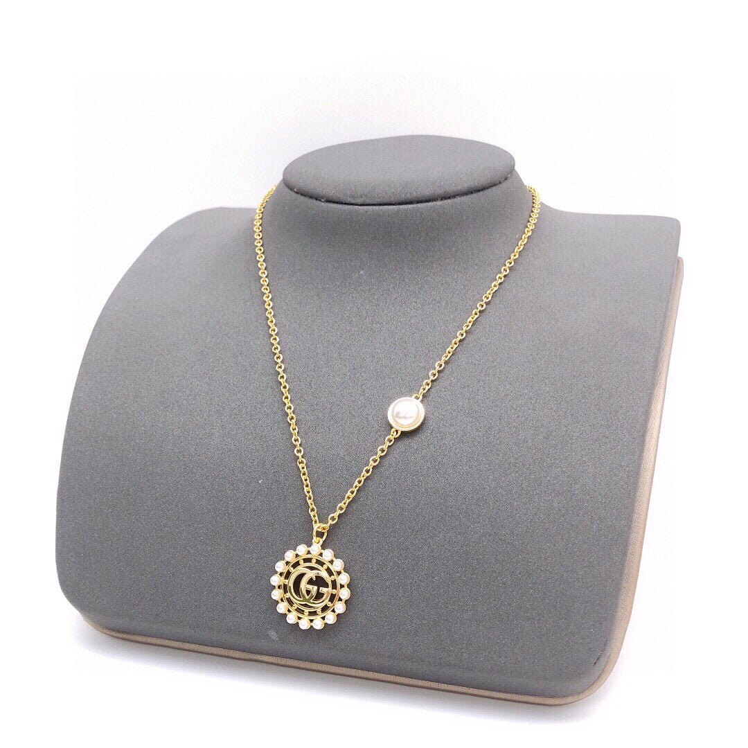 Gucci Interlocking G Pearl Circular Necklace - album image 5