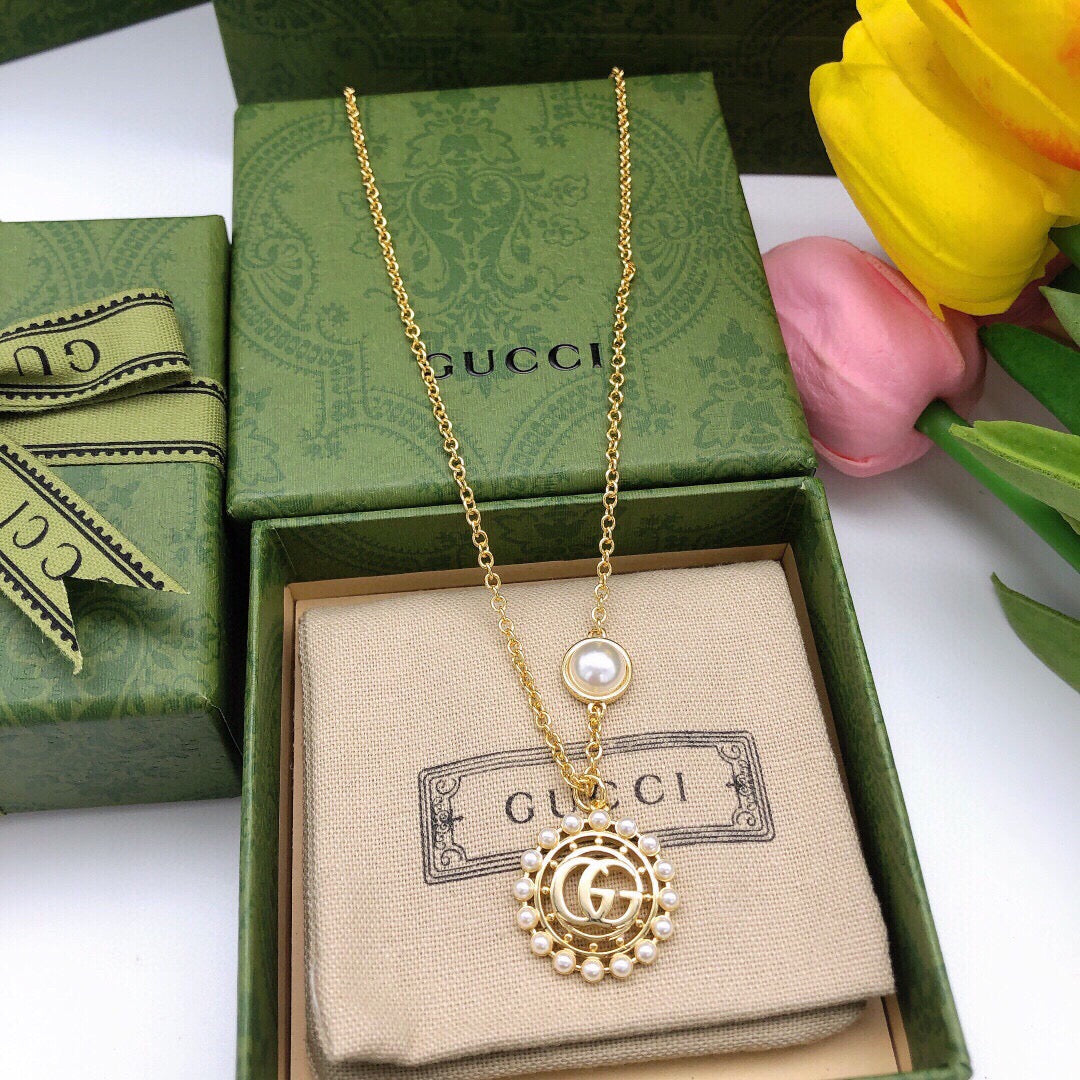 Gucci Interlocking G Pearl Circular Necklace - album image 1