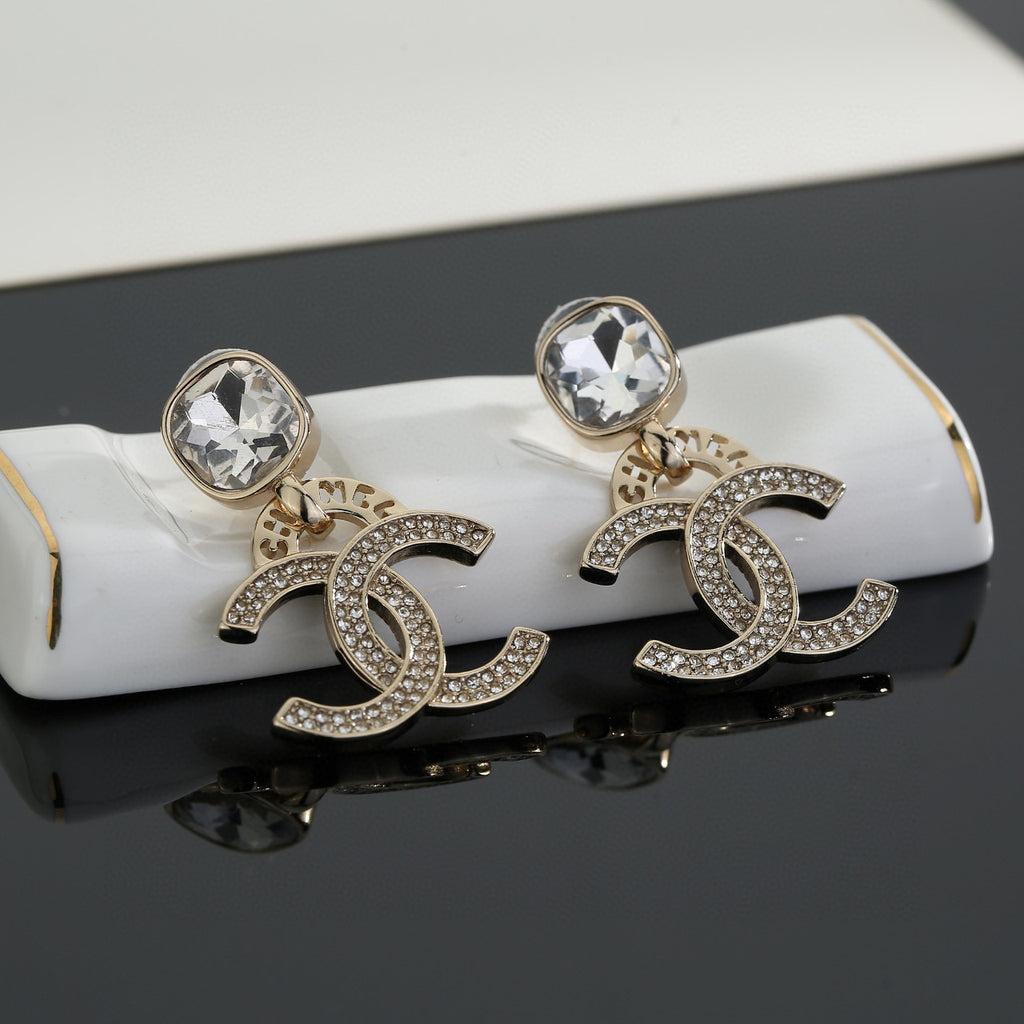 Chanel Interlocking C Resin Gold-Tone Stud Earrings - album image 4