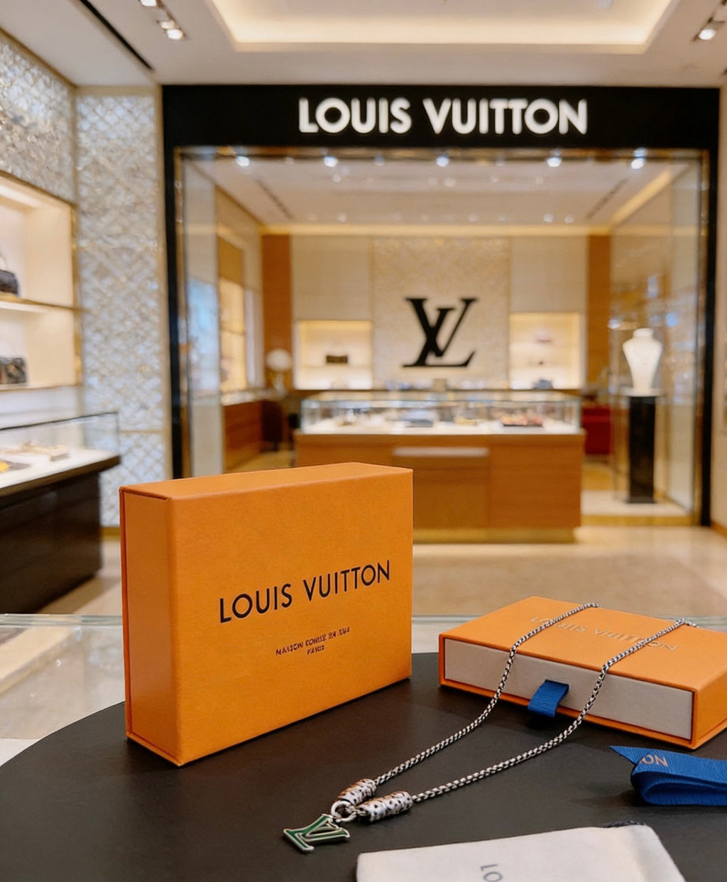 Louis Vuitton Silver-Tone Antiqued Chain Necklace - album image 4