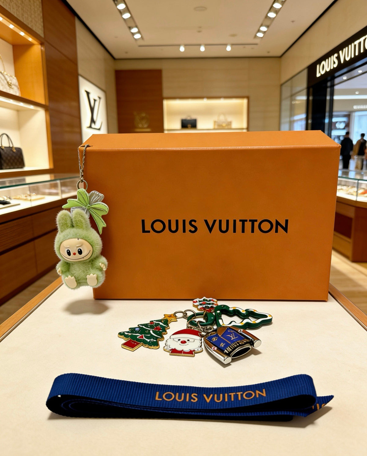 Louis Vuitton Green Mini Character Keychain - album image 4