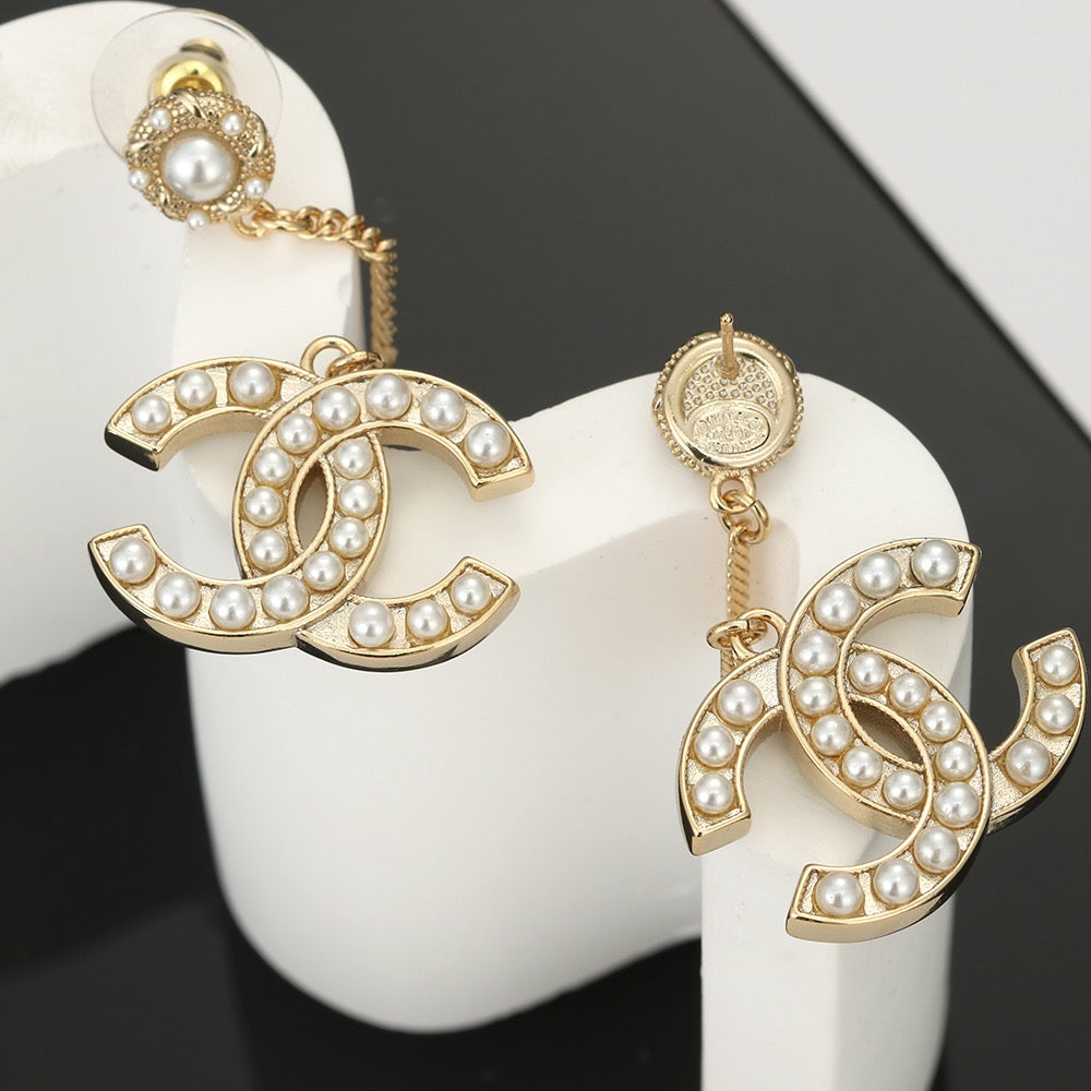 Chanel Interlocking C Pearl Earrings - album image 4