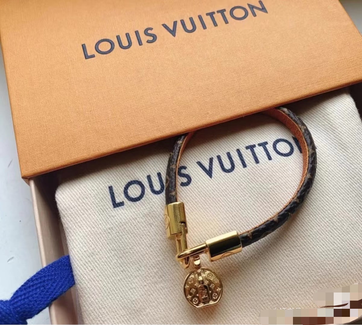 Louis Vuitton Circle Gold-Tone Leather Bangle - album image 4