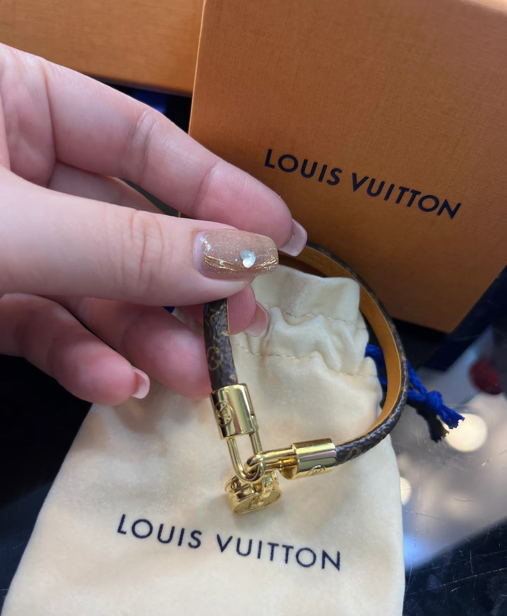 Louis Vuitton Circle Gold-Tone Leather Bangle - album image 6