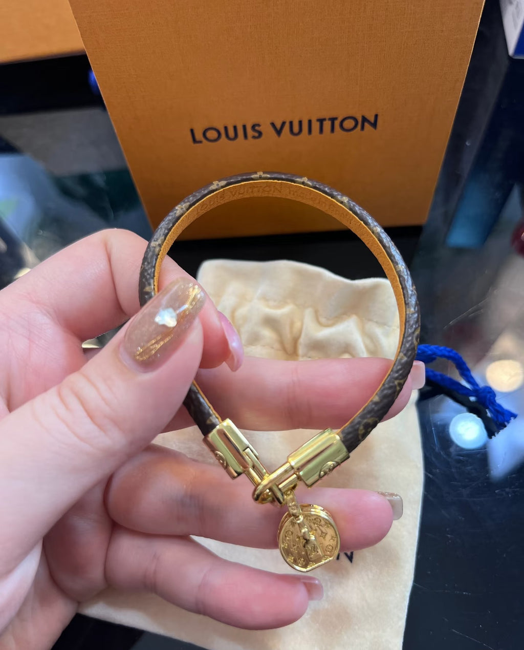 Louis Vuitton Circle Gold-Tone Leather Bangle - album image 5