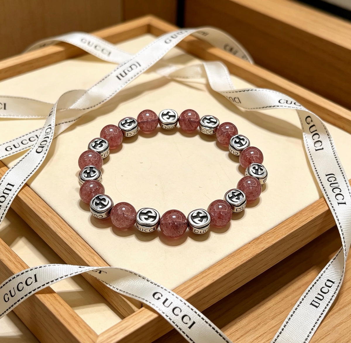 Gucci Anger Forest Interlocking G Black Agate Agate Strawberry Crystal Accent Bracelet - album image 1