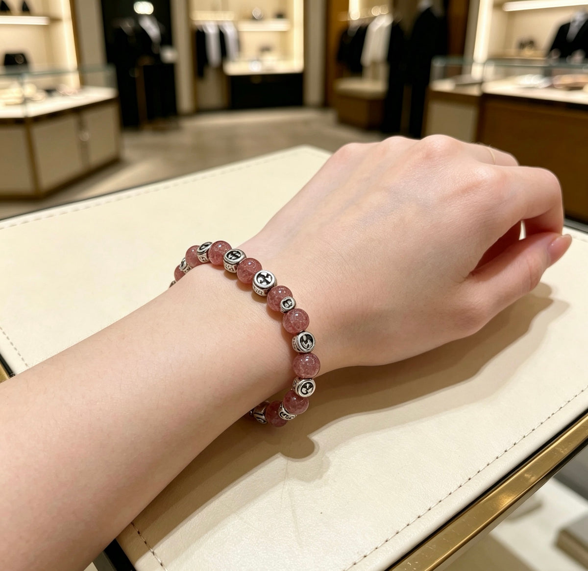 Gucci Anger Forest Interlocking G Black Agate Agate Strawberry Crystal Accent Bracelet - album image 6