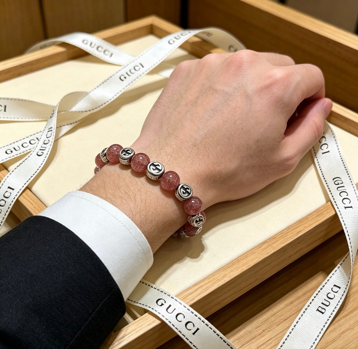 Gucci Anger Forest Interlocking G Black Agate Agate Strawberry Crystal Accent Bracelet - album image 3