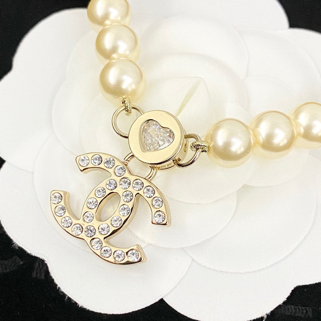 Chanel Pearl Circular Necklace - album image 5