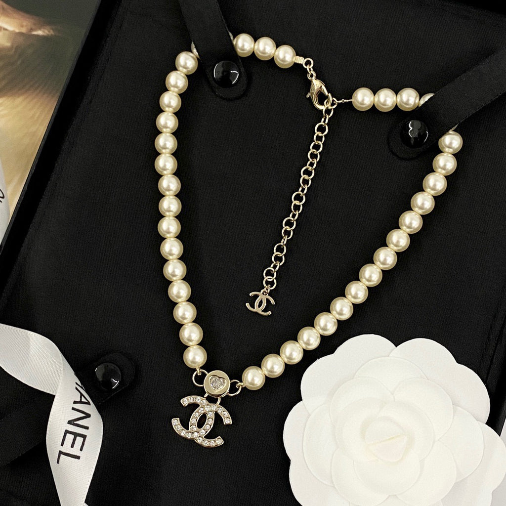 Chanel Pearl Circular Necklace - album image 8
