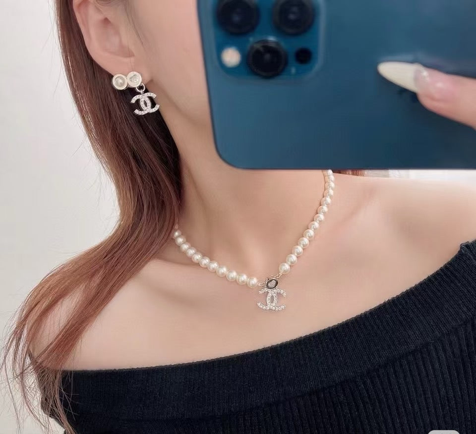 Chanel Pearl Circular Necklace - album image 4