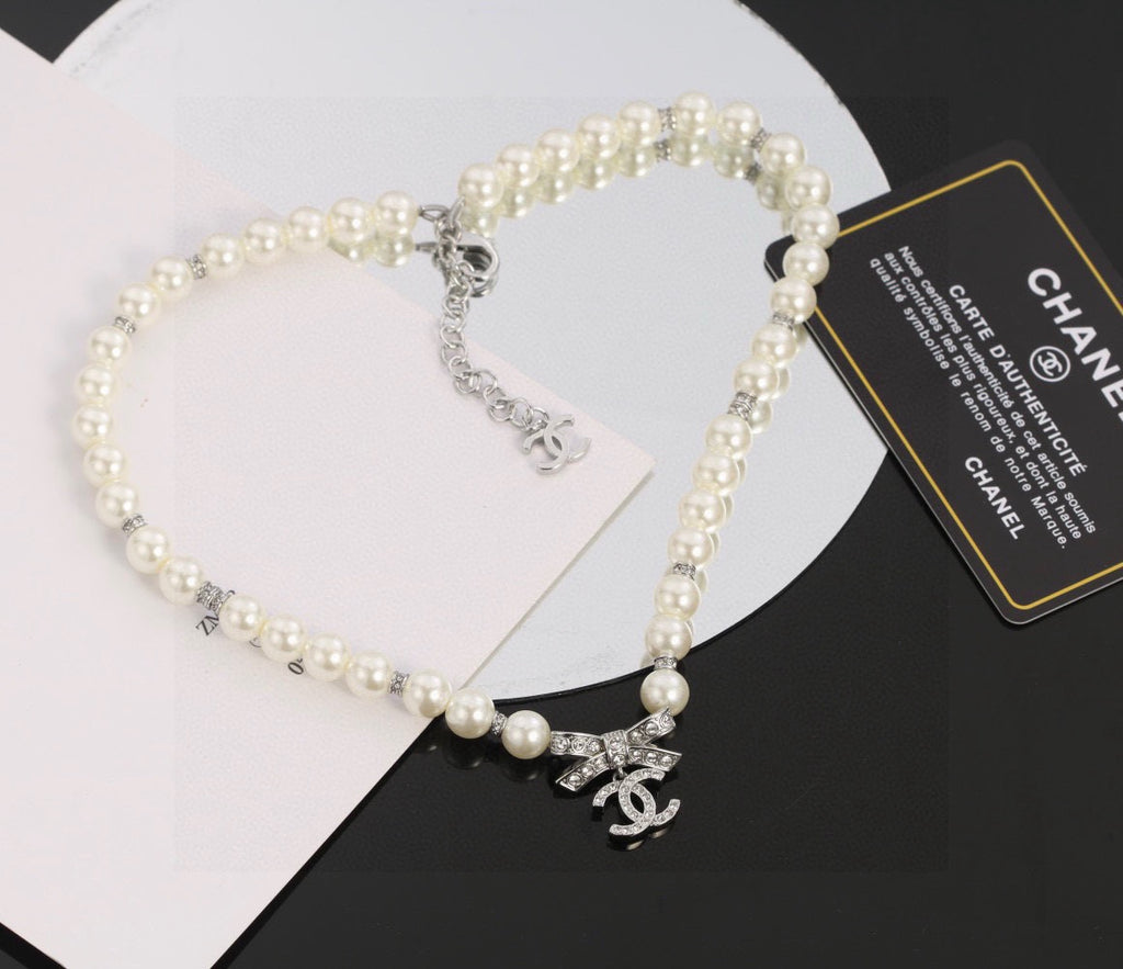 Chanel Bow Butterfly Pearl Circular Necklace - album image 2