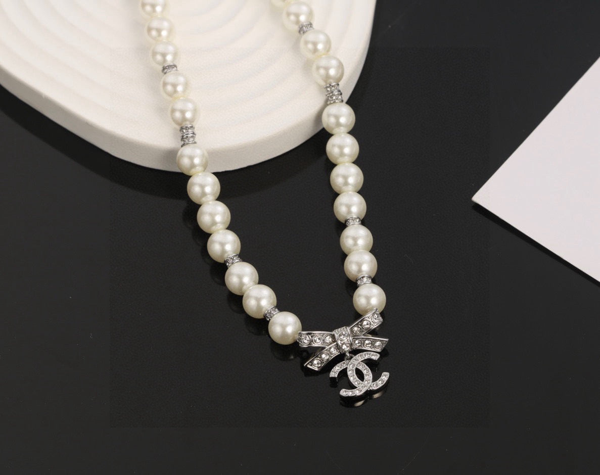 Chanel Bow Butterfly Pearl Circular Necklace - album image 5