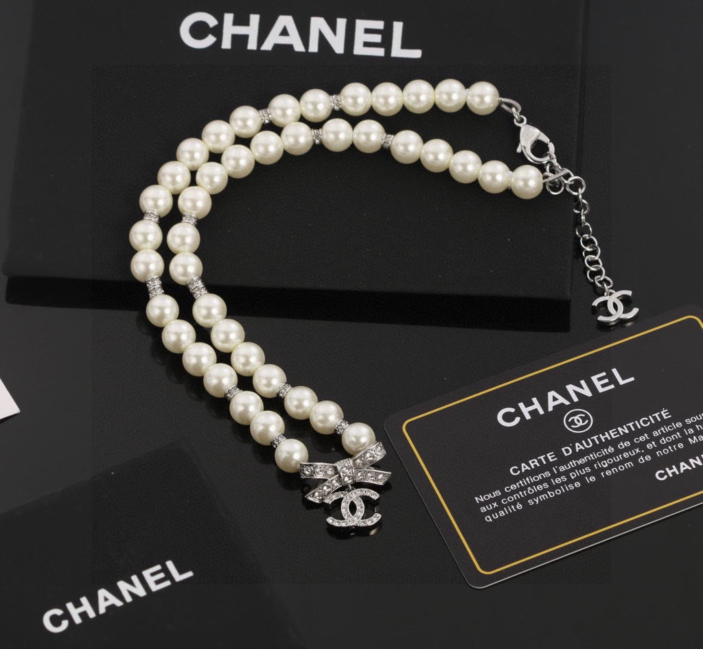 Chanel Bow Butterfly Pearl Circular Necklace - album image 3