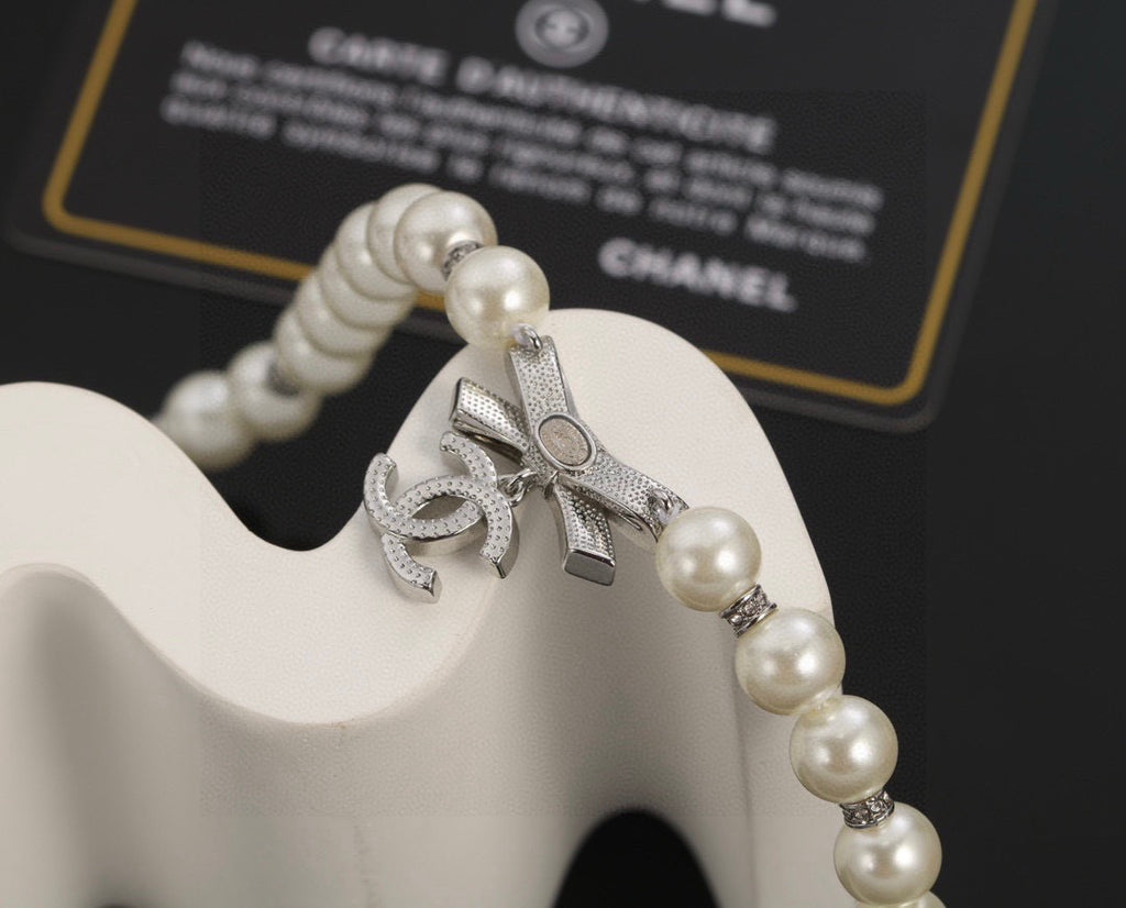 Chanel Bow Butterfly Pearl Circular Necklace - album image 4