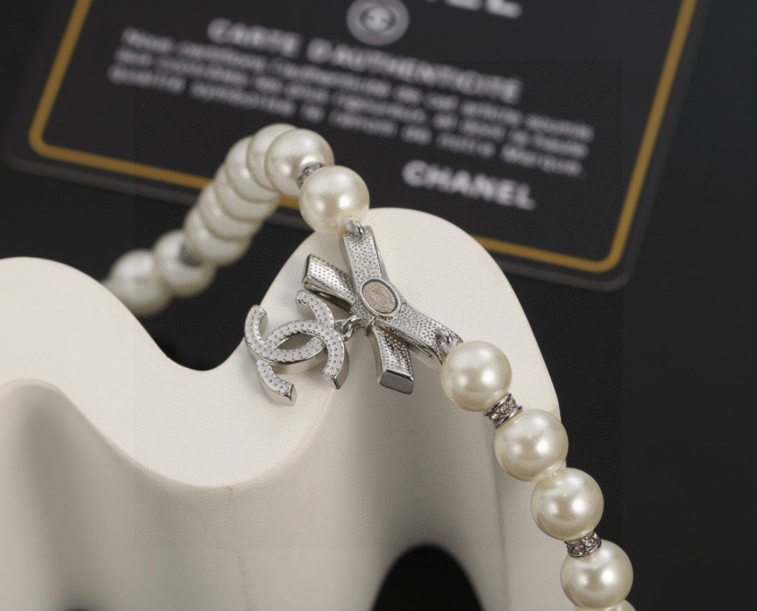 Chanel Bow Butterfly Pearl Circular Necklace - album image 4