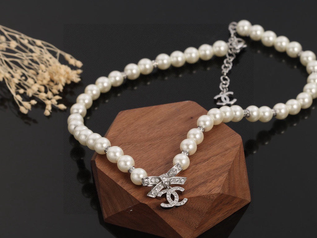 Chanel Bow Butterfly Pearl Circular Necklace - album image 8