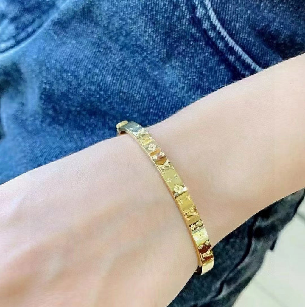 Louis Vuitton Clover Openwork Bangle - album image 7