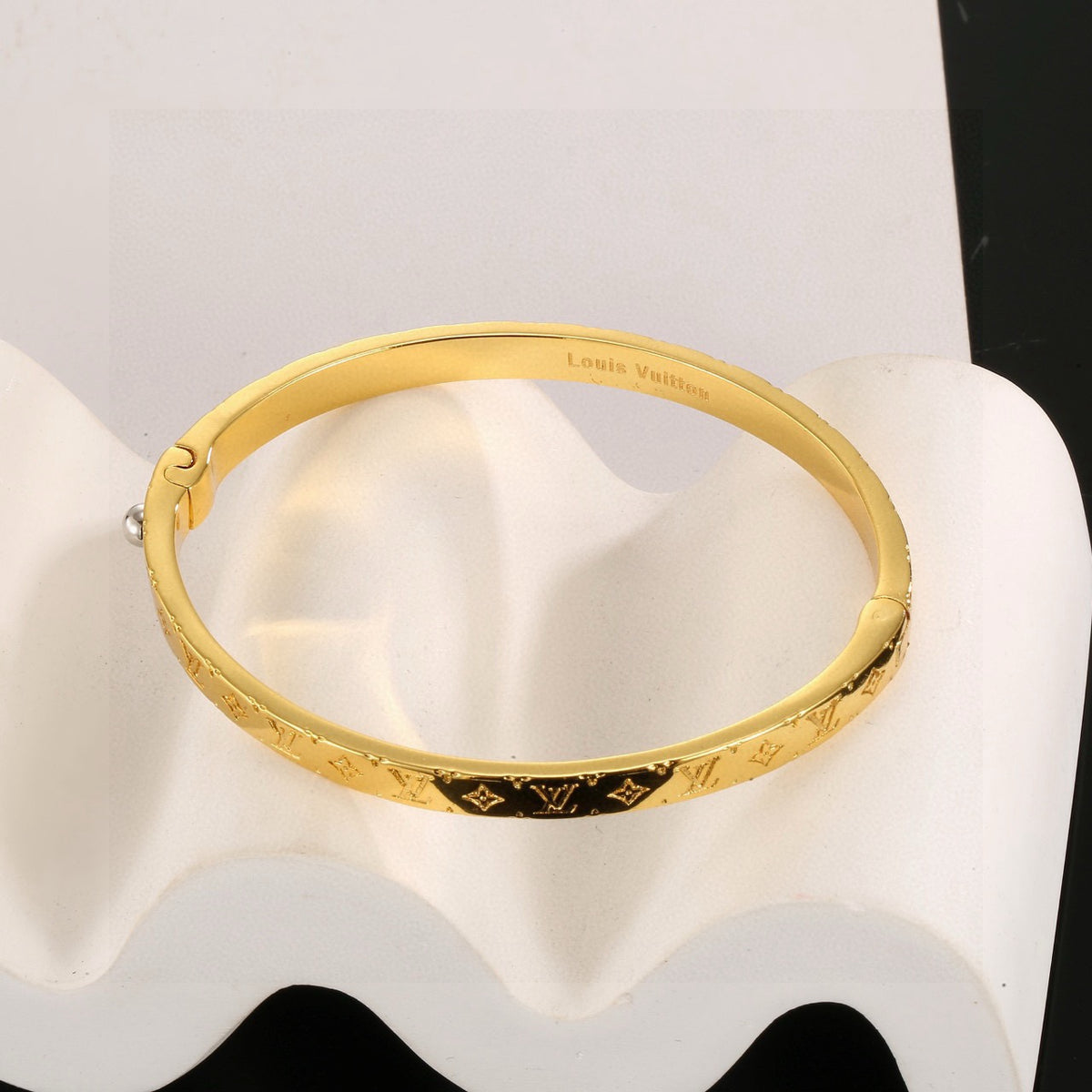 Louis Vuitton Clover Openwork Bangle - album image 6