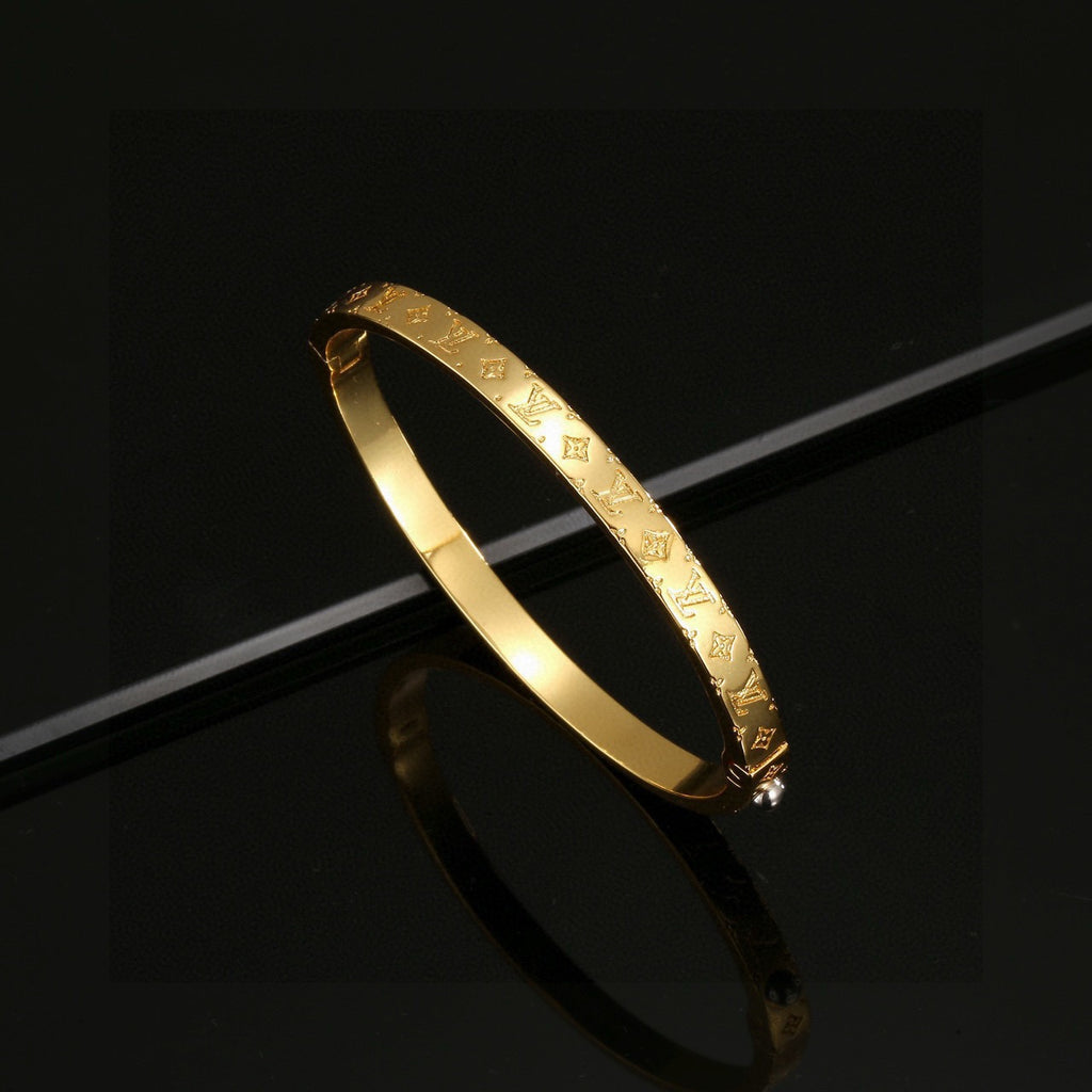 Louis Vuitton Clover Openwork Bangle - album image 5
