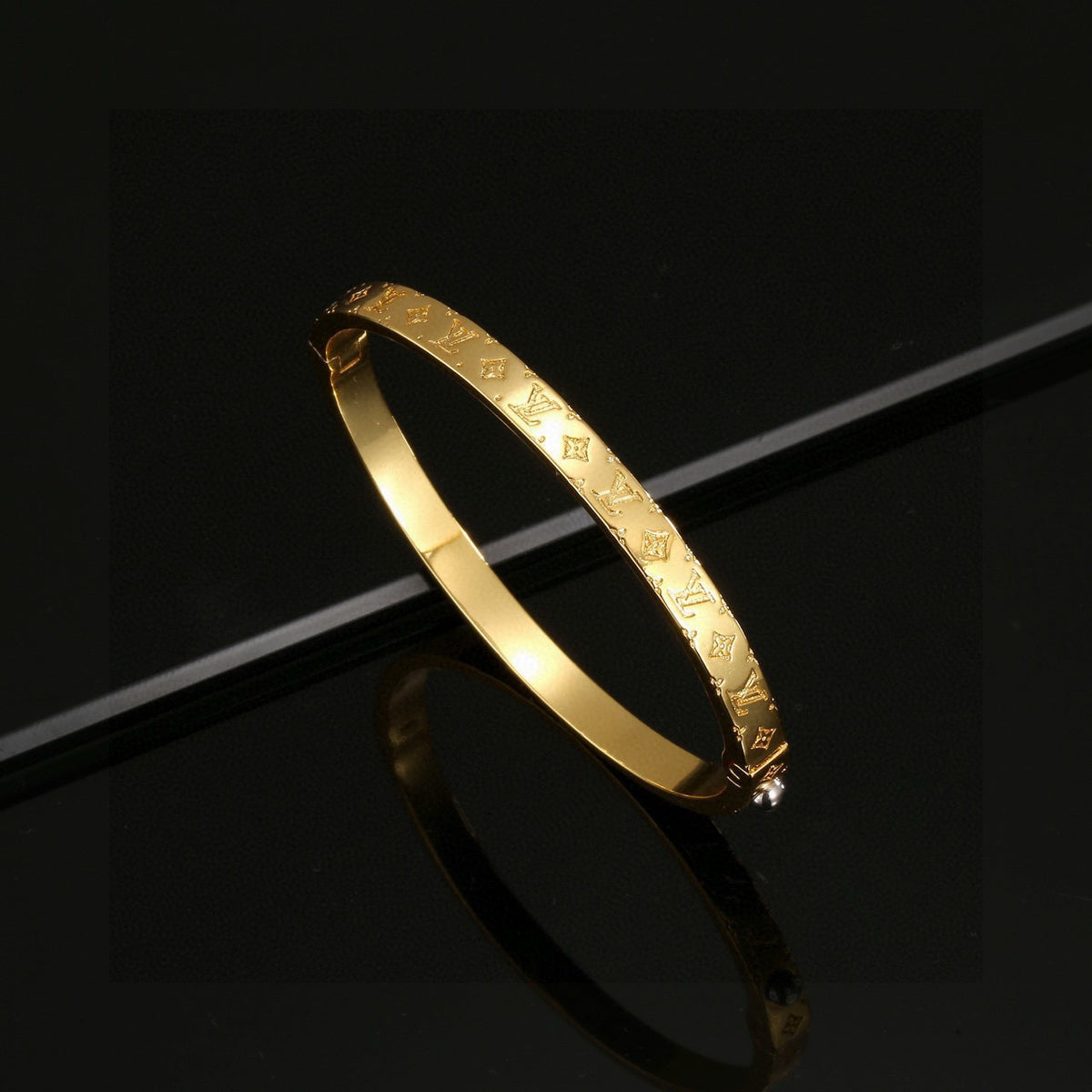 Louis Vuitton Clover Openwork Bangle - album image 5