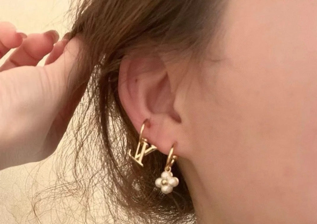 Louis Vuitton Clover LV Letter Earring Set - album image 4