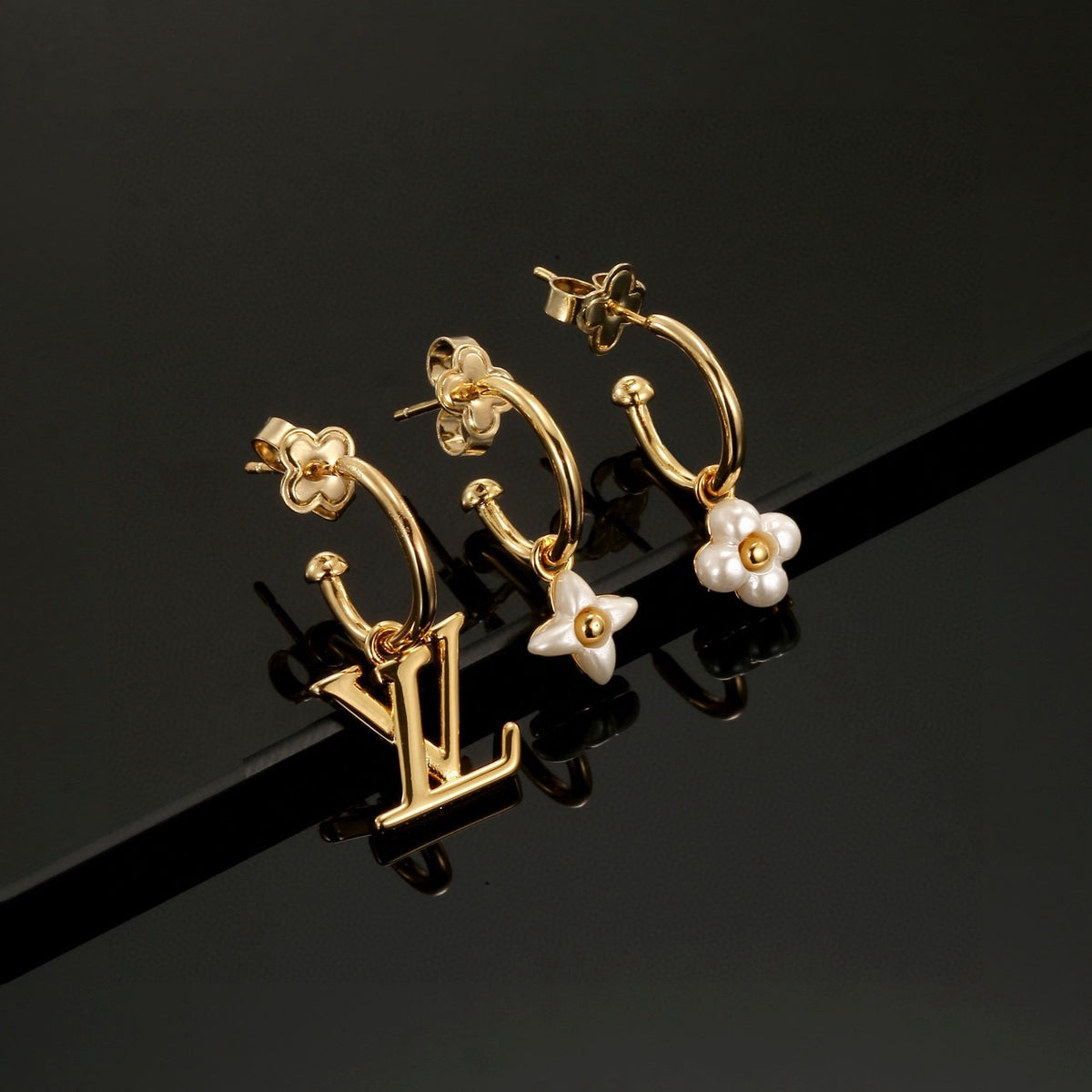 Louis Vuitton Clover LV Letter Earring Set - album image 5