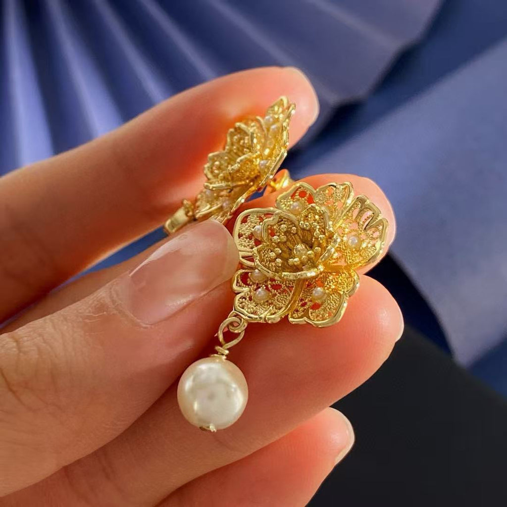 Dior Floral Asymmetric Drop Earrings - product image 4
