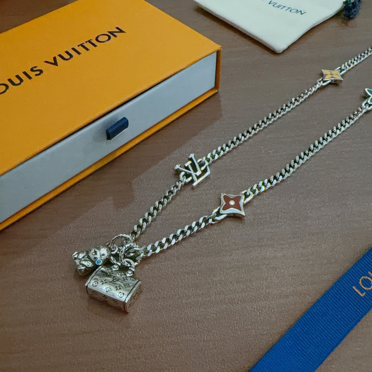 Louis Vuitton Silver-Tone Antiqued Chain Necklace - album image 5