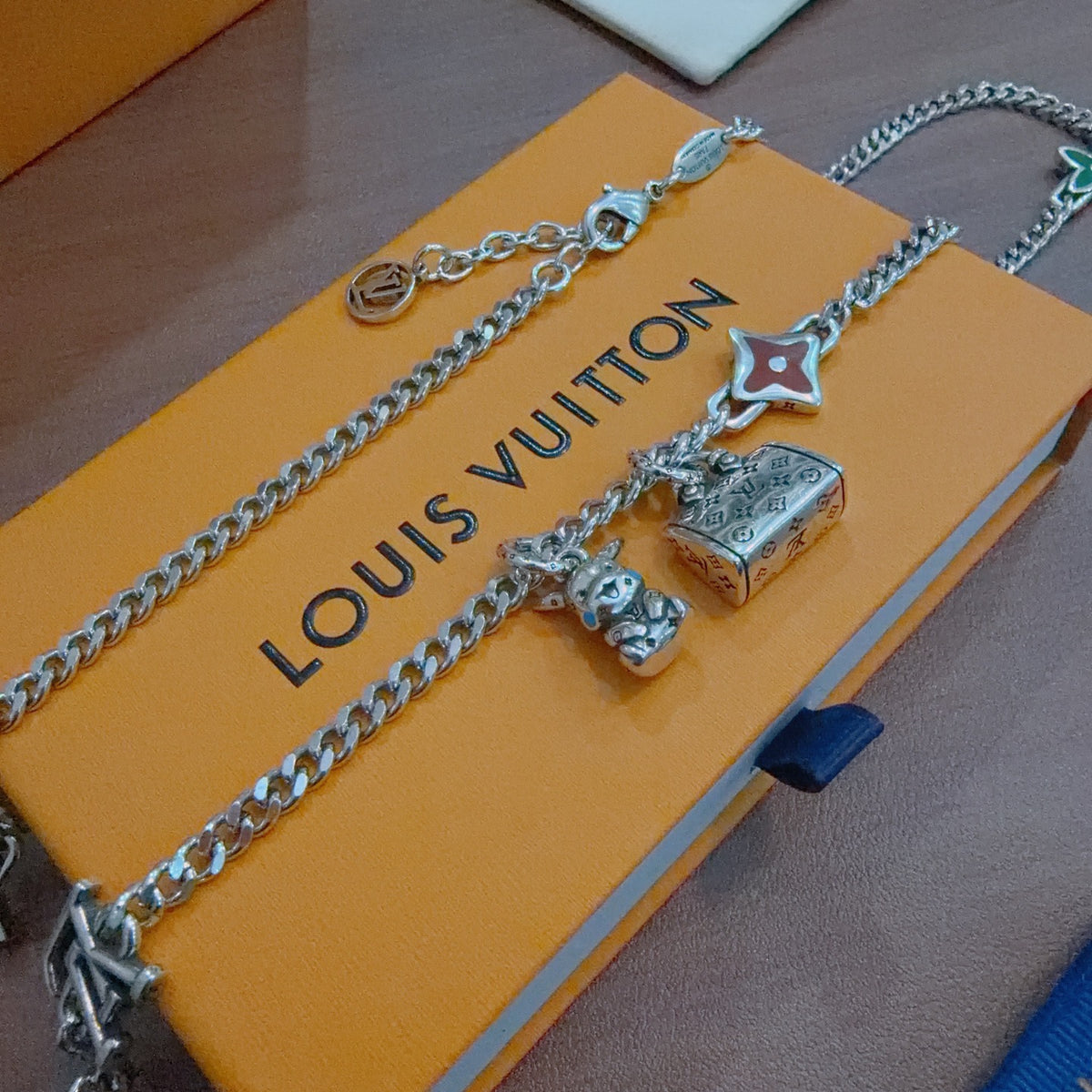 Louis Vuitton Silver-Tone Antiqued Chain Necklace - album image 3