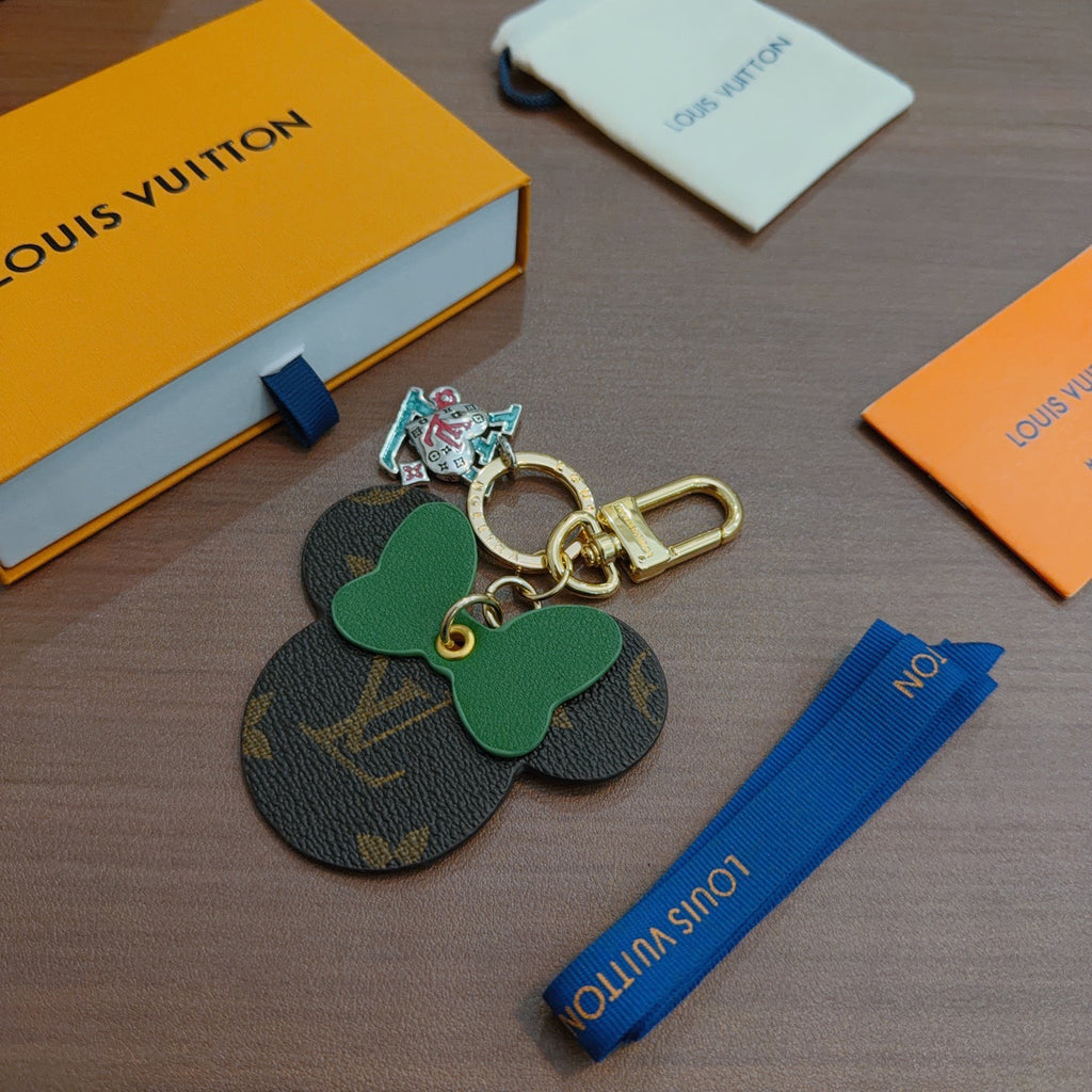 Louis Vuitton Green Flower and Monogram Disc Keychain - album image 1