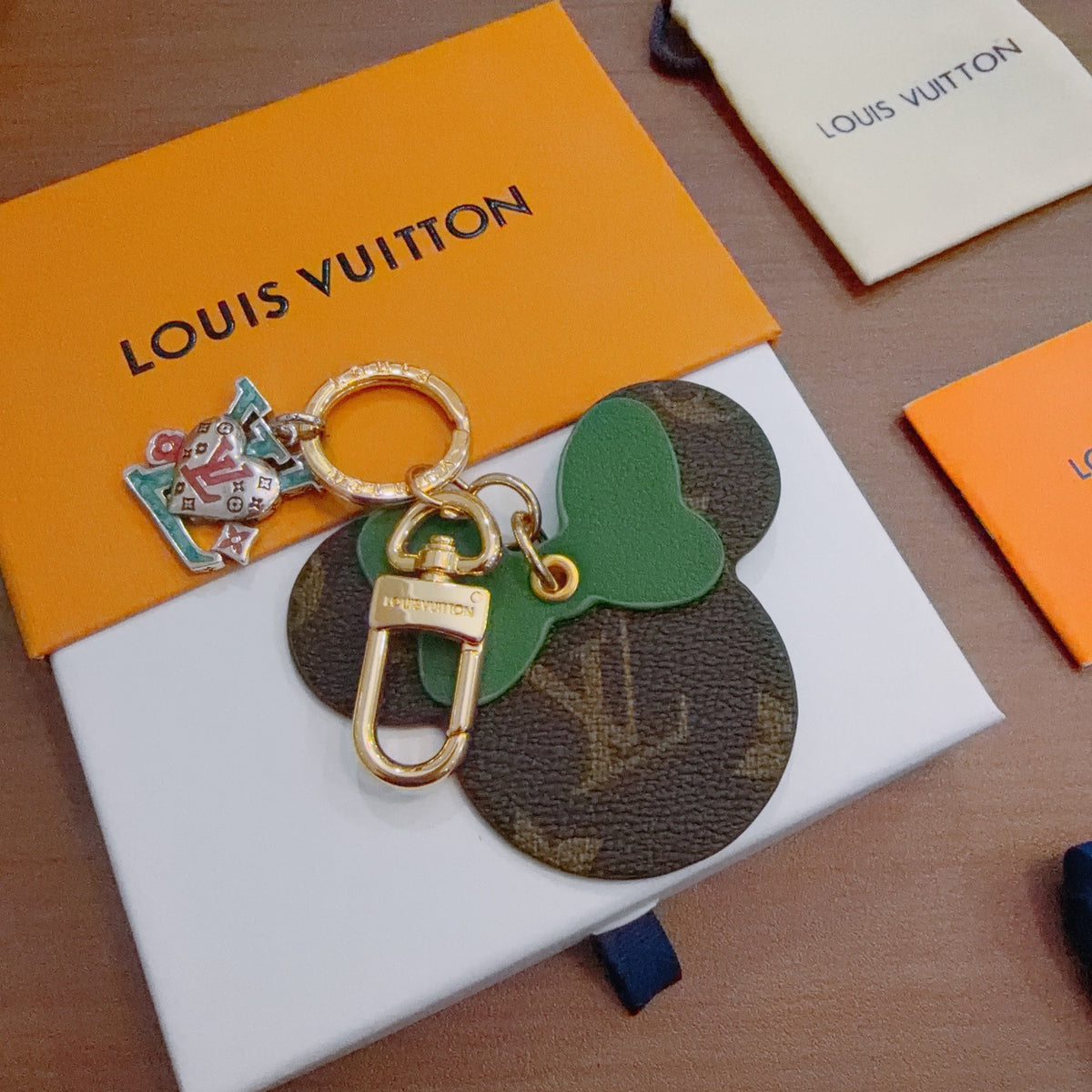 Louis Vuitton Green Flower and Monogram Disc Keychain - album image 2