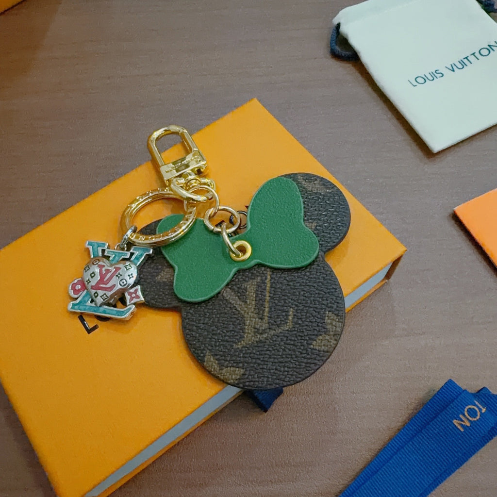 Louis Vuitton Green Flower and Monogram Disc Keychain - album image 5
