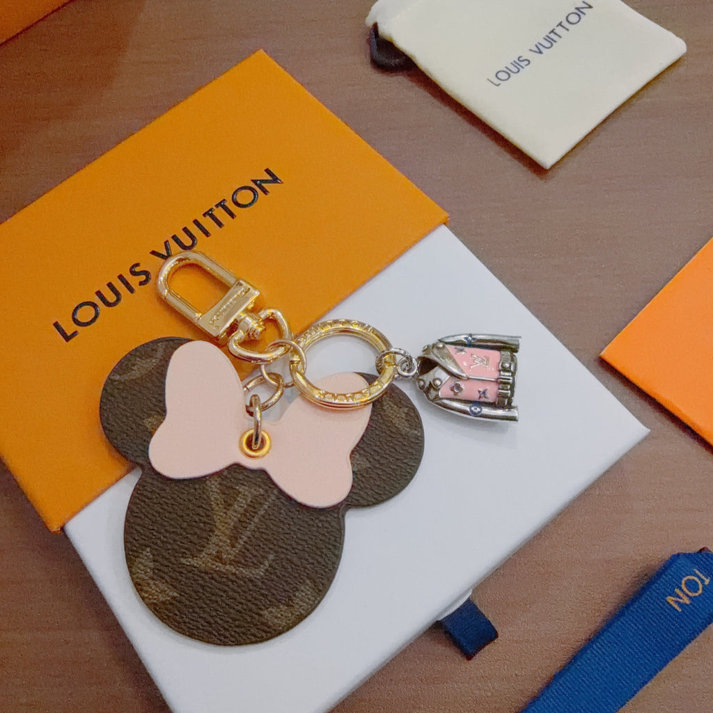 Louis Vuitton White Flower and Monogram Disc Keychain - album image 4