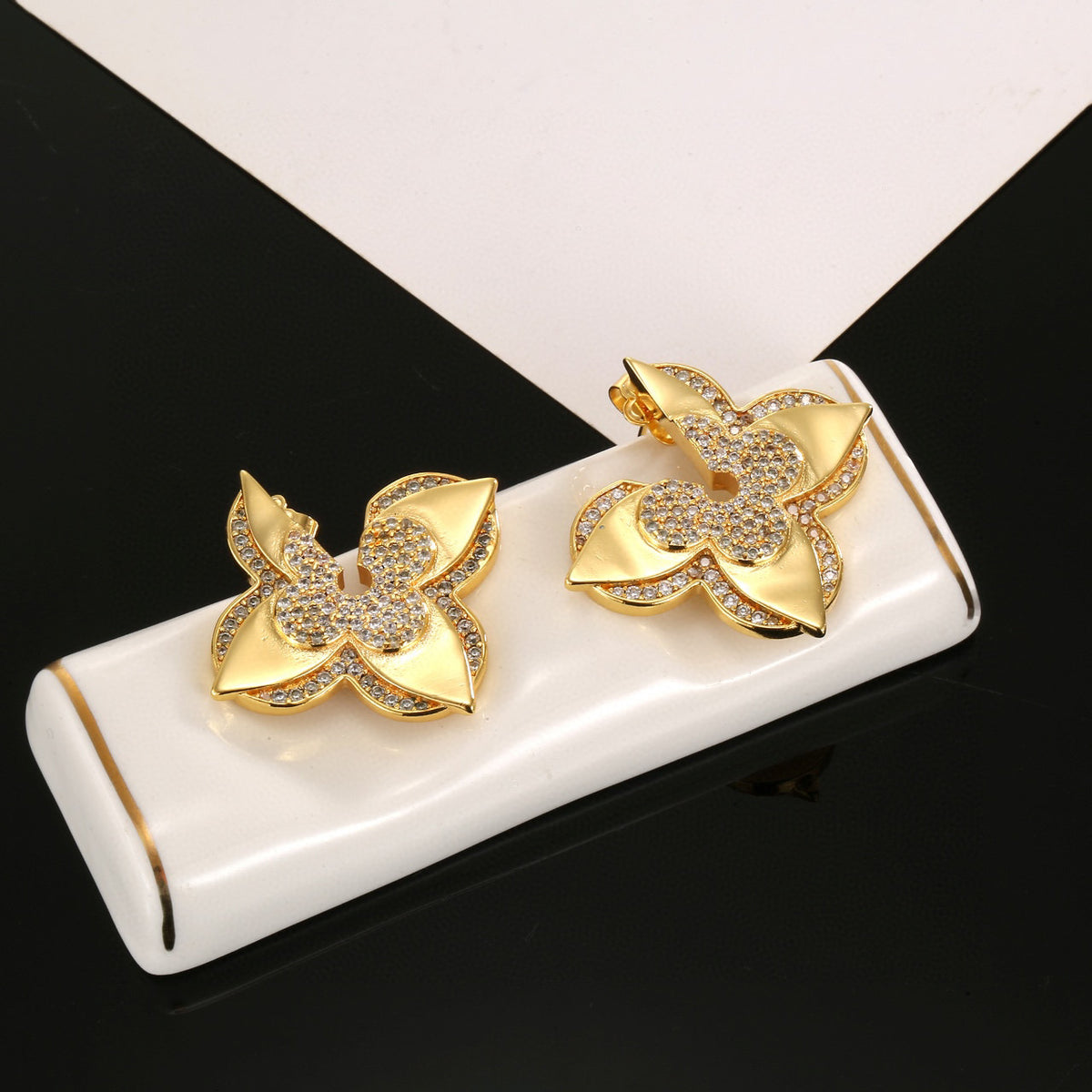 Louis Vuitton Gold-Tone Clover Stud Earrings - album image 2