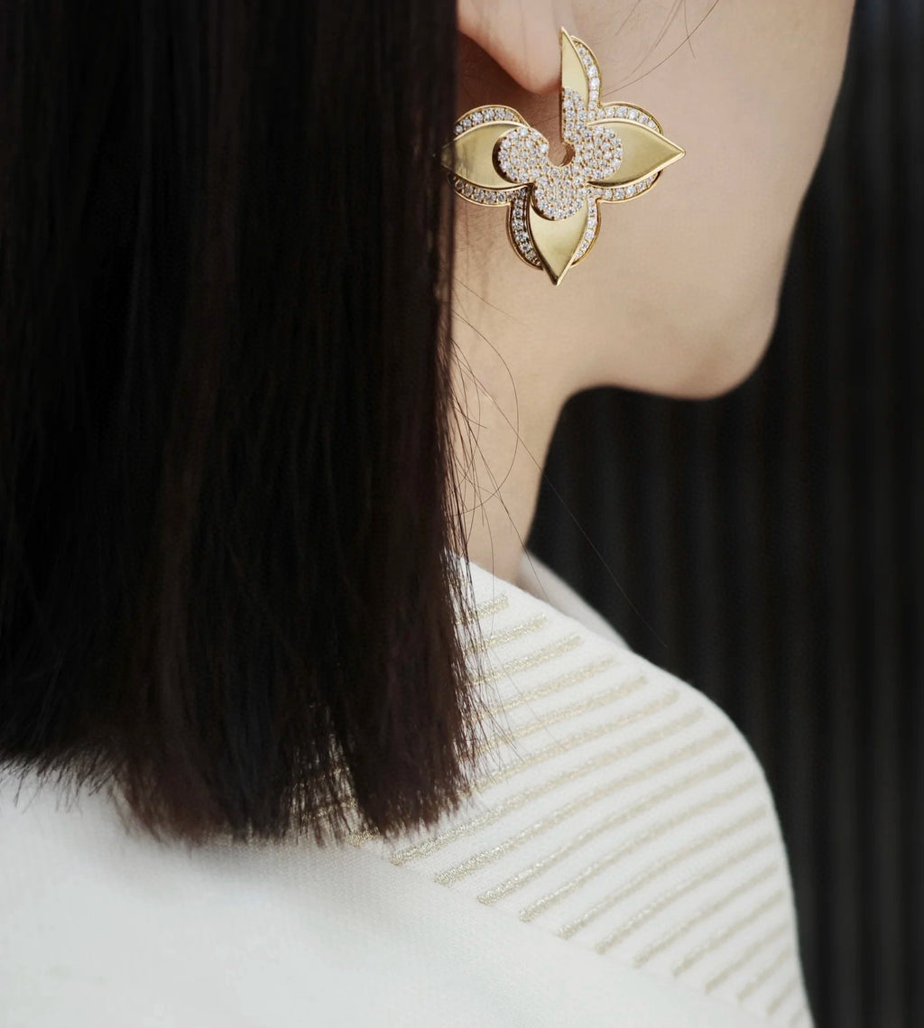 Louis Vuitton Gold-Tone Clover Stud Earrings - album image 4