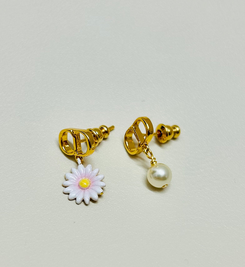 Dior Pearl-Look Sculpted Bow Earrings - product image 6