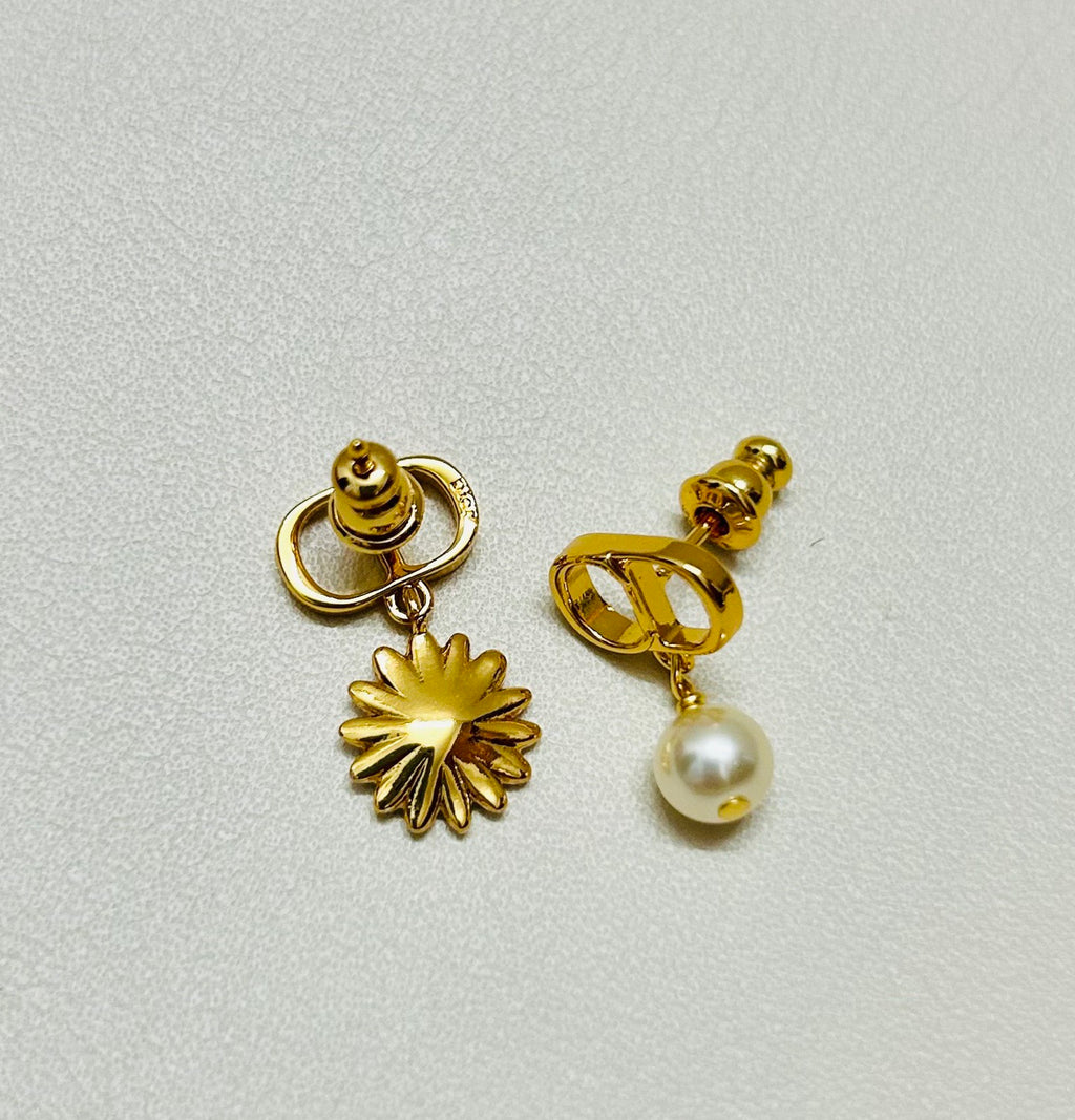 Dior Pearl-Look Sculpted Bow Earrings - product image 4