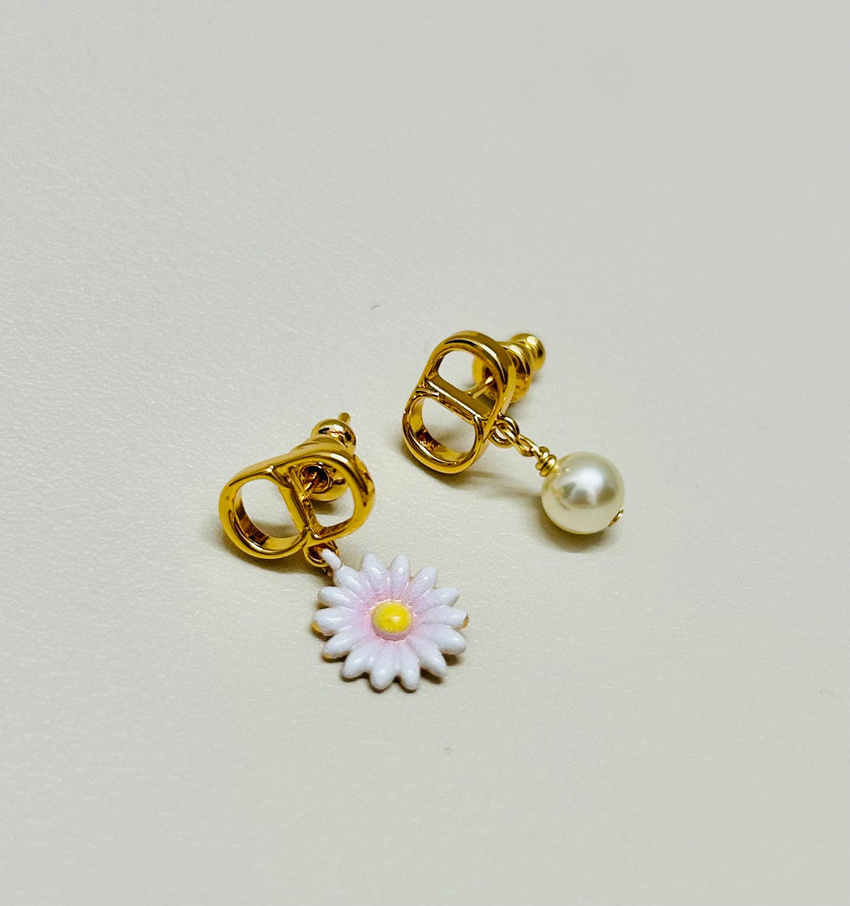 Dior Pearl-Look Sculpted Bow Earrings - product image 3